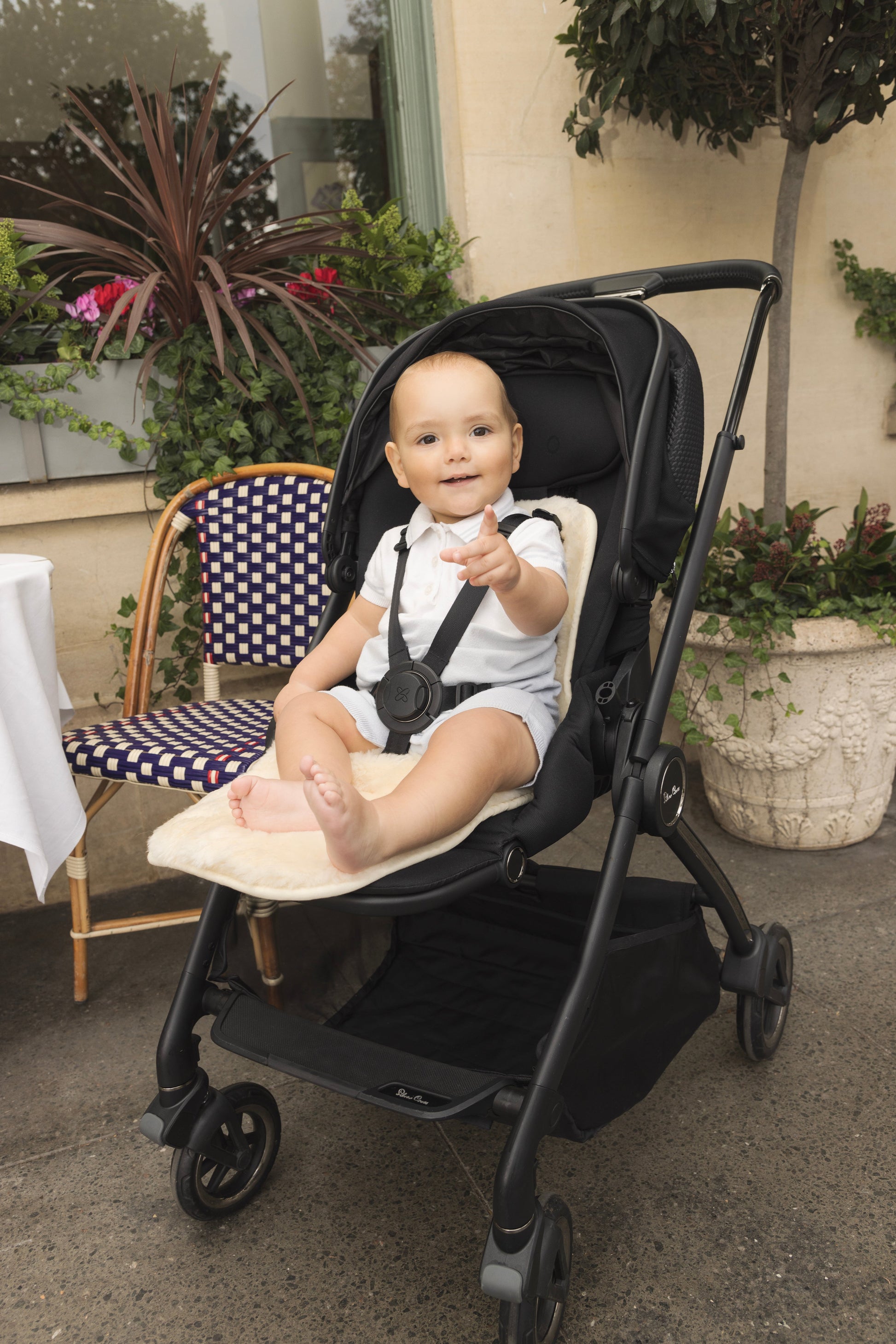 sheepskin pram liner with 100% cotton backing in naturalsheepskin pram liner with cotton backing. In silver cross pushchair